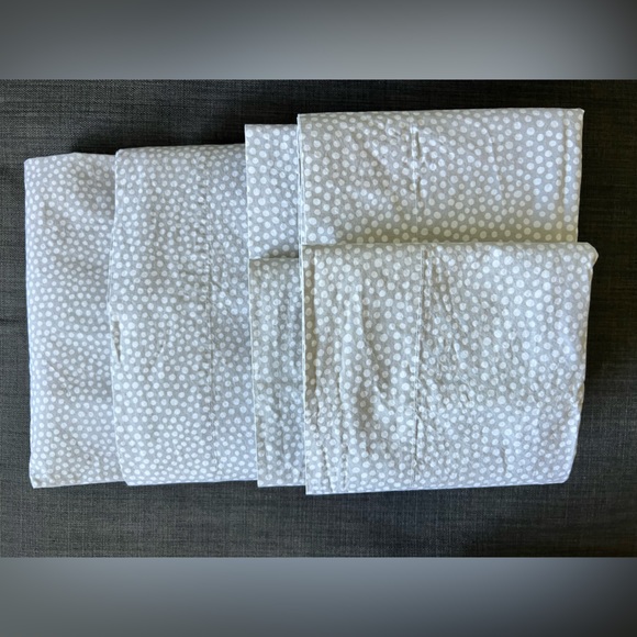 Pottery Barn Teen Gray and White Mini Dot Full Sheet Set - Picture 2 of 4